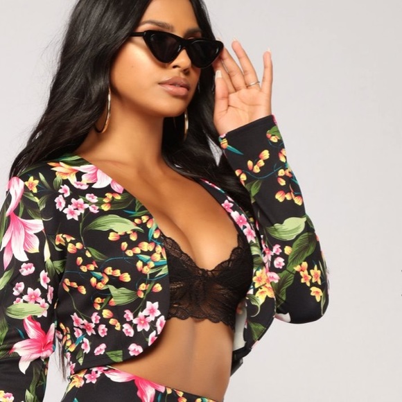 FASHIONNOVA cropped floral jacket - Picture 3 of 5